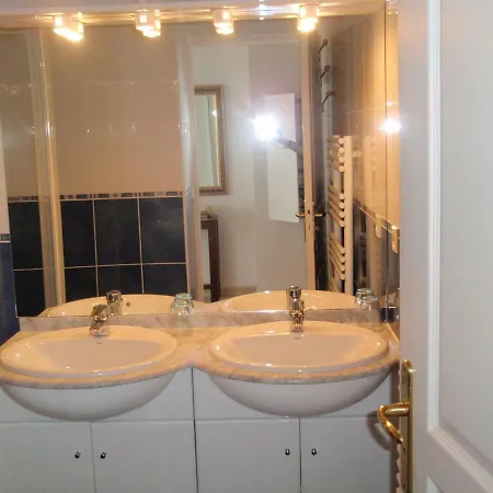 Le Parc Florentin Apartment *